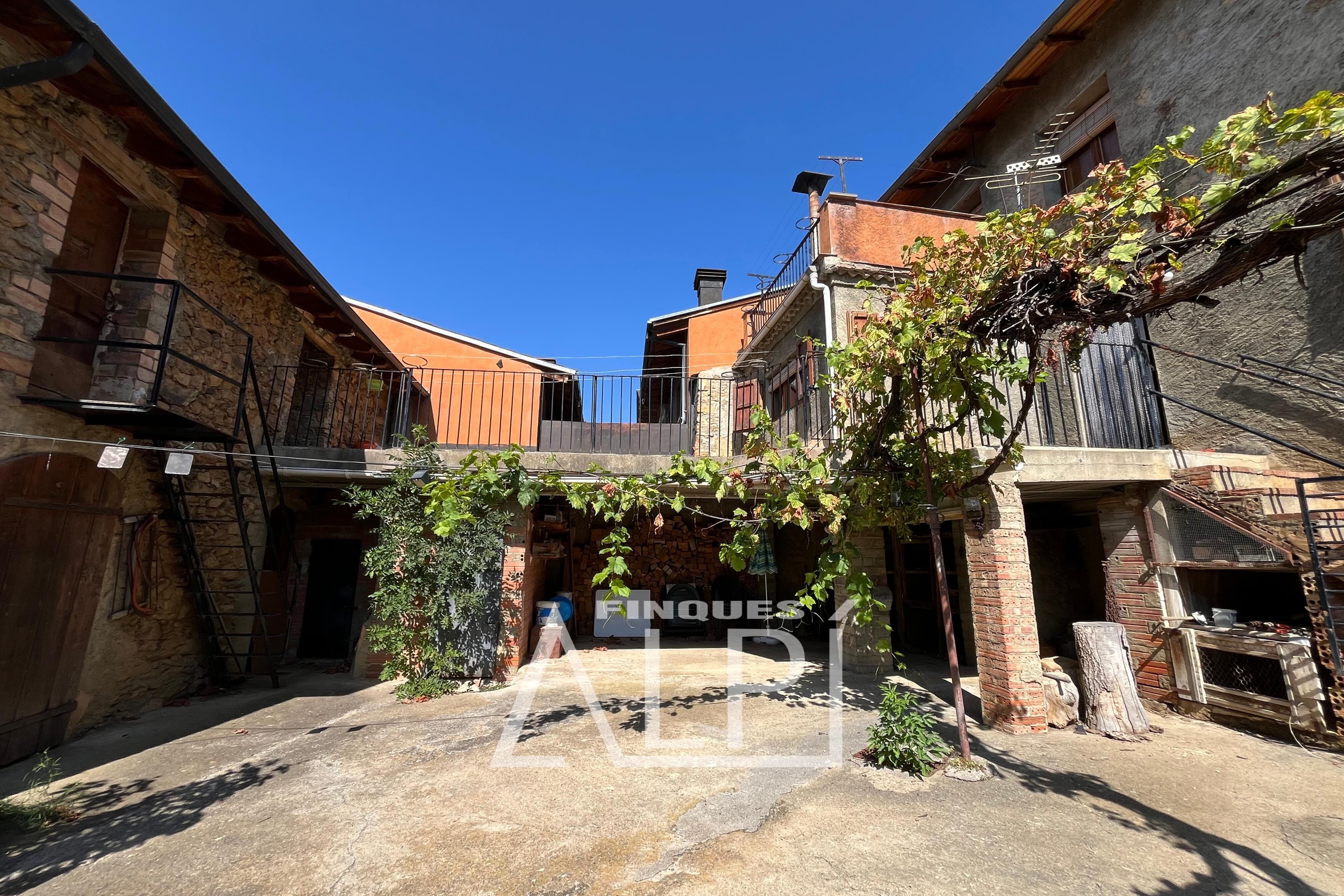 Außenansicht von Country house zum verkauf in Isòvol mit Parkett, Terrasse und Abstellraum