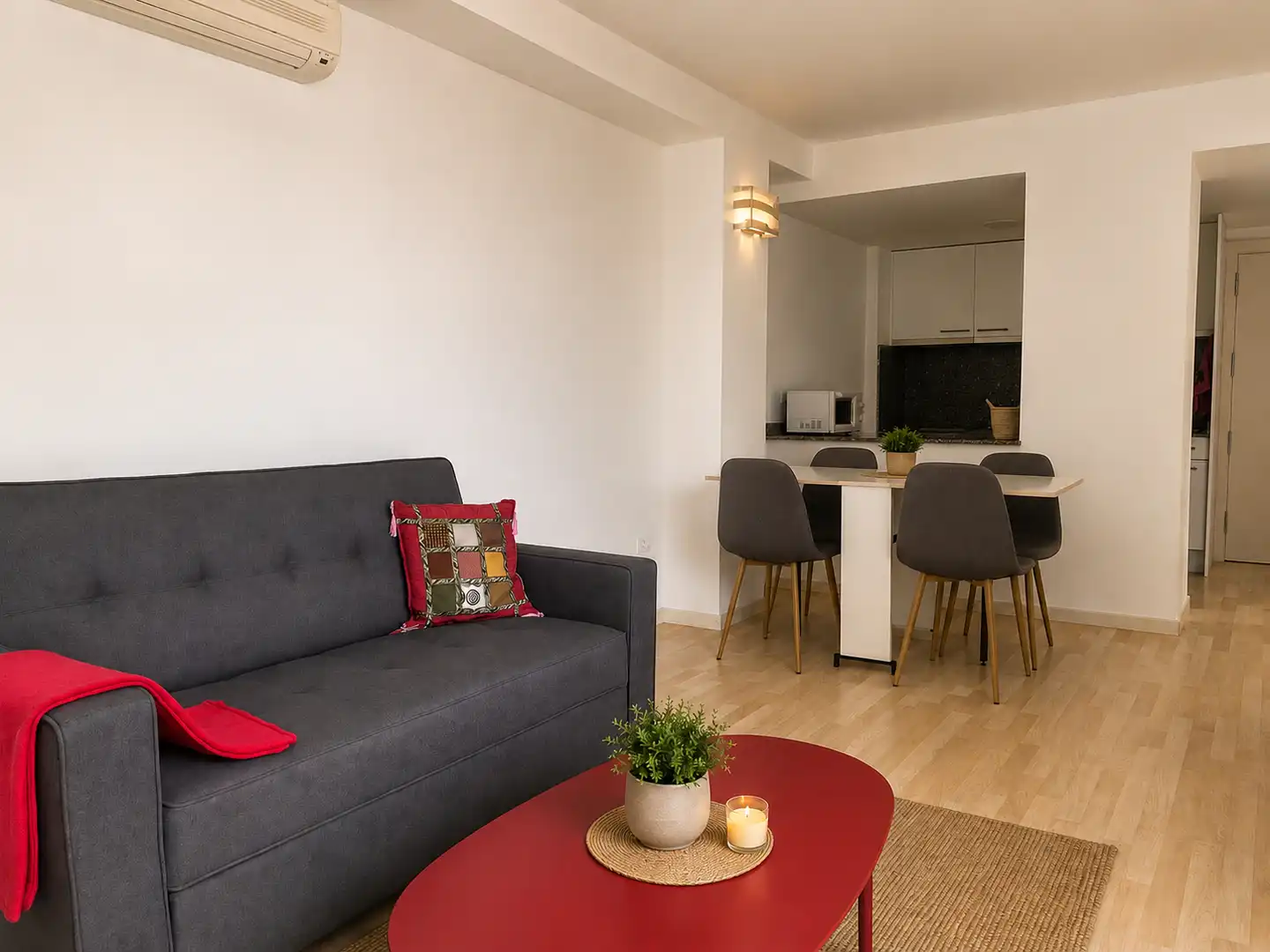 Sala d'estar de Apartament de lloguer en Palamós amb Aire condicionat, Calefacció i Parquet