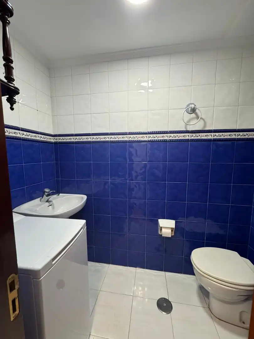 Bathroom of Flat for rent in Gijón   with Heating and Parquet flooring