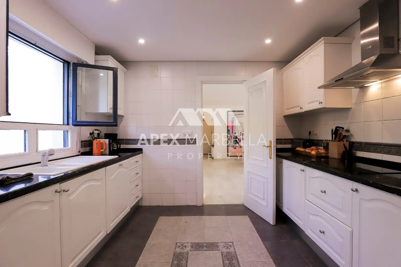 Küche von Wohnung zum Verkauf in Marbella mit Klimaanlage, Terrasse und Möbliert