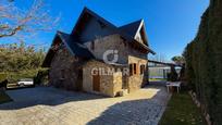 Vista exterior de Casa o xalet en venda en Navacerrada amb Piscina