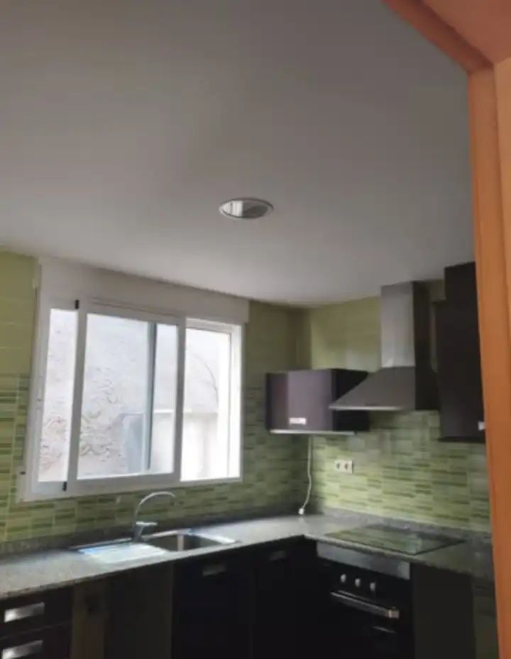 Cocina de Casa adosada de alquiler en Serra con Jardín privado, Terraza y Horno