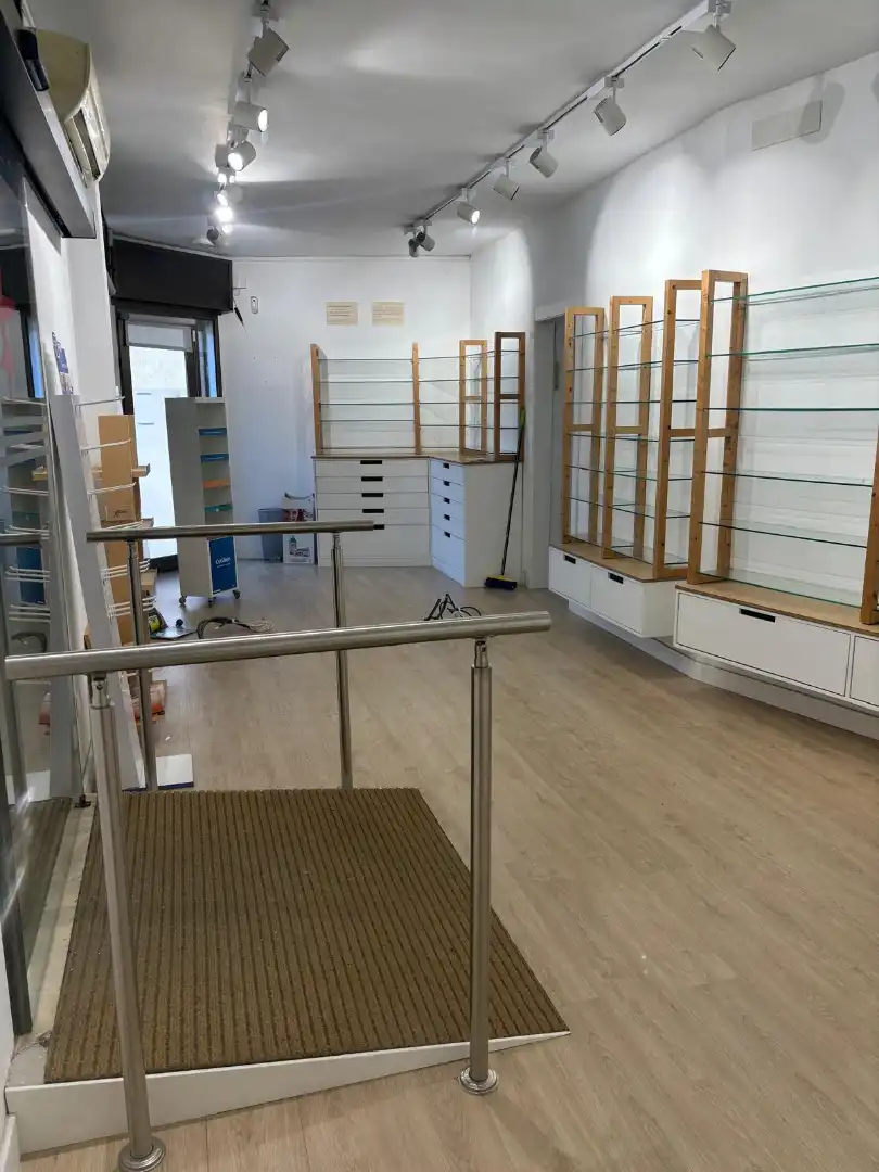 Commercial properties for rent in Carrer de Ripoll, 2, Lloreda