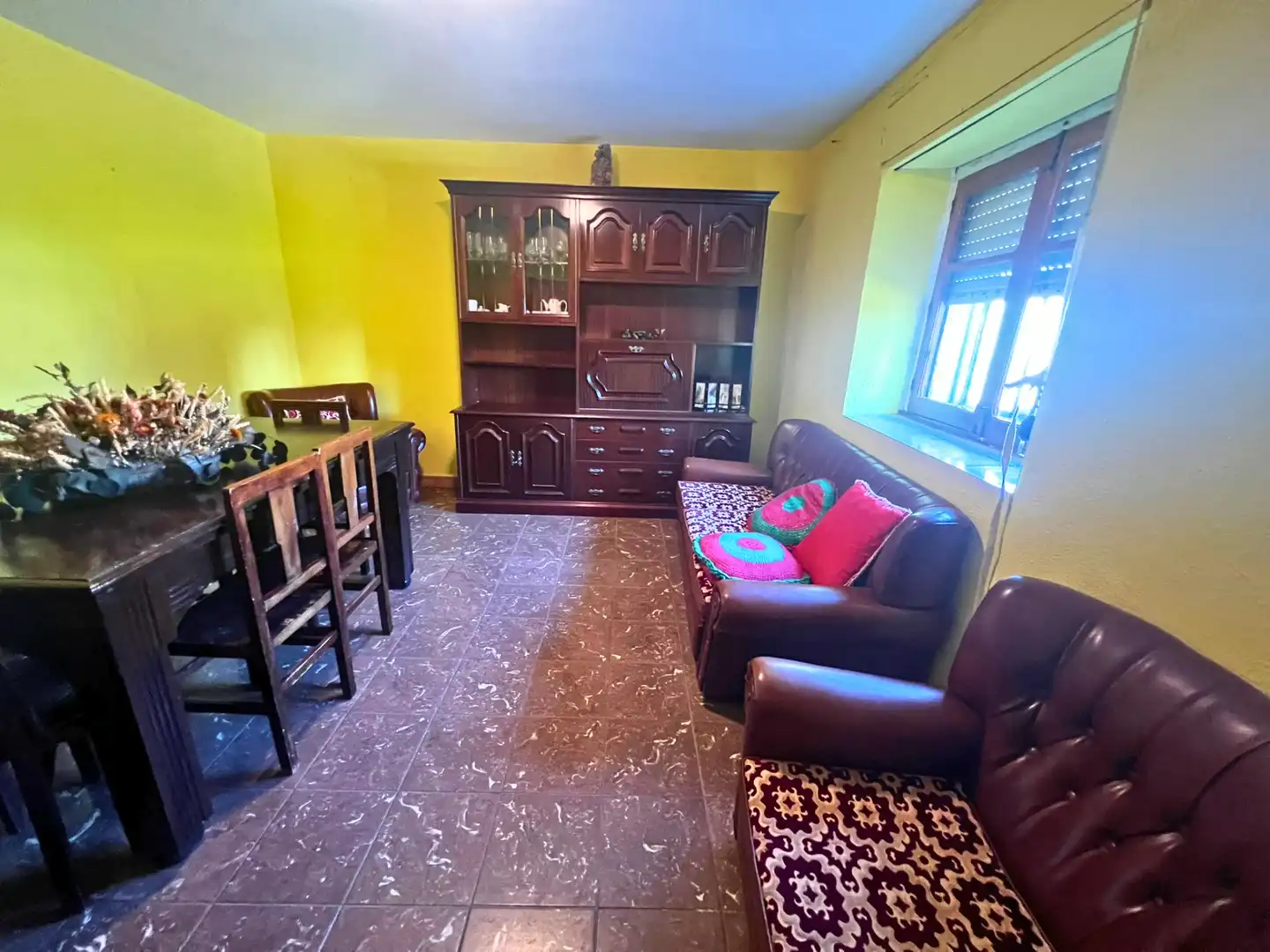 Sala d'estar de Casa o xalet en venda en Dehesa de Romanos  amb Calefacció, Jardí privat i Moblat