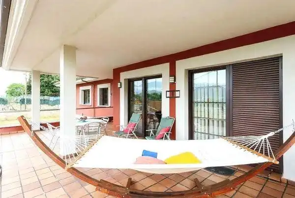 Terrassa de Casa o xalet en venda en Oviedo  amb Jardí privat i Terrassa