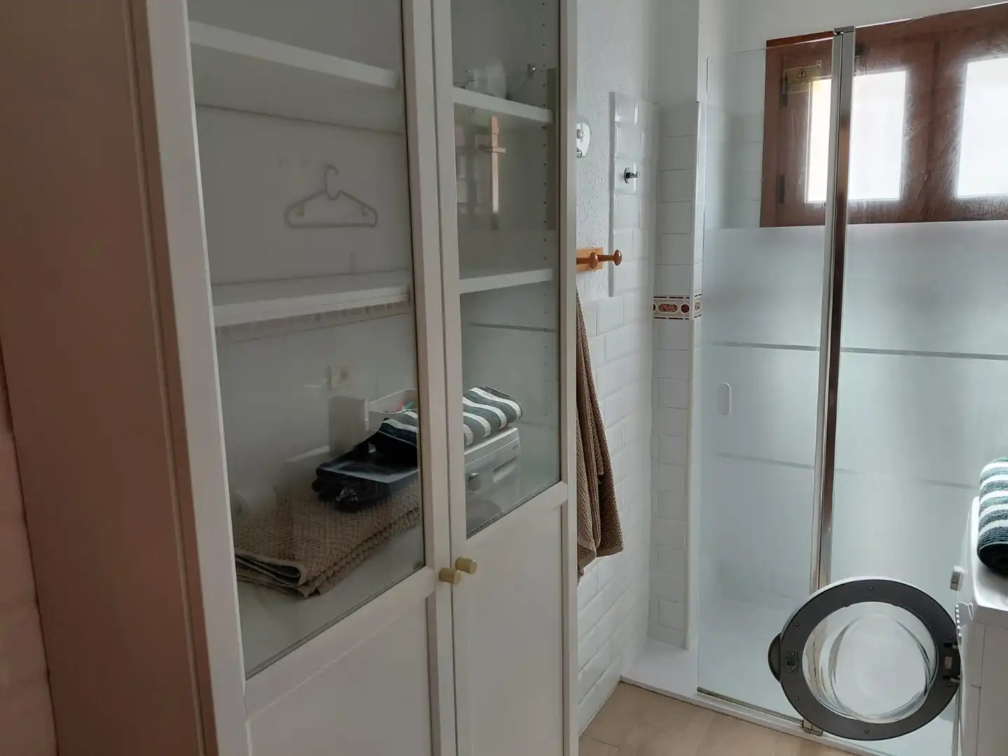 Badezimmer von Wohnungen zur Miete in Candelaria mit Möbliert, Ofen und Waschmaschine