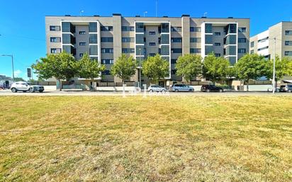 Exterior view of Attic for sale in  Lleida Capital  with Air Conditioner, Terrace and Swimming Pool