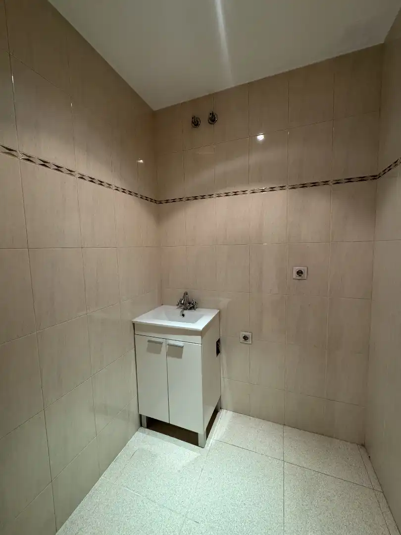 Baño de Piso de alquiler en Sabadell con Calefacción y Balcón