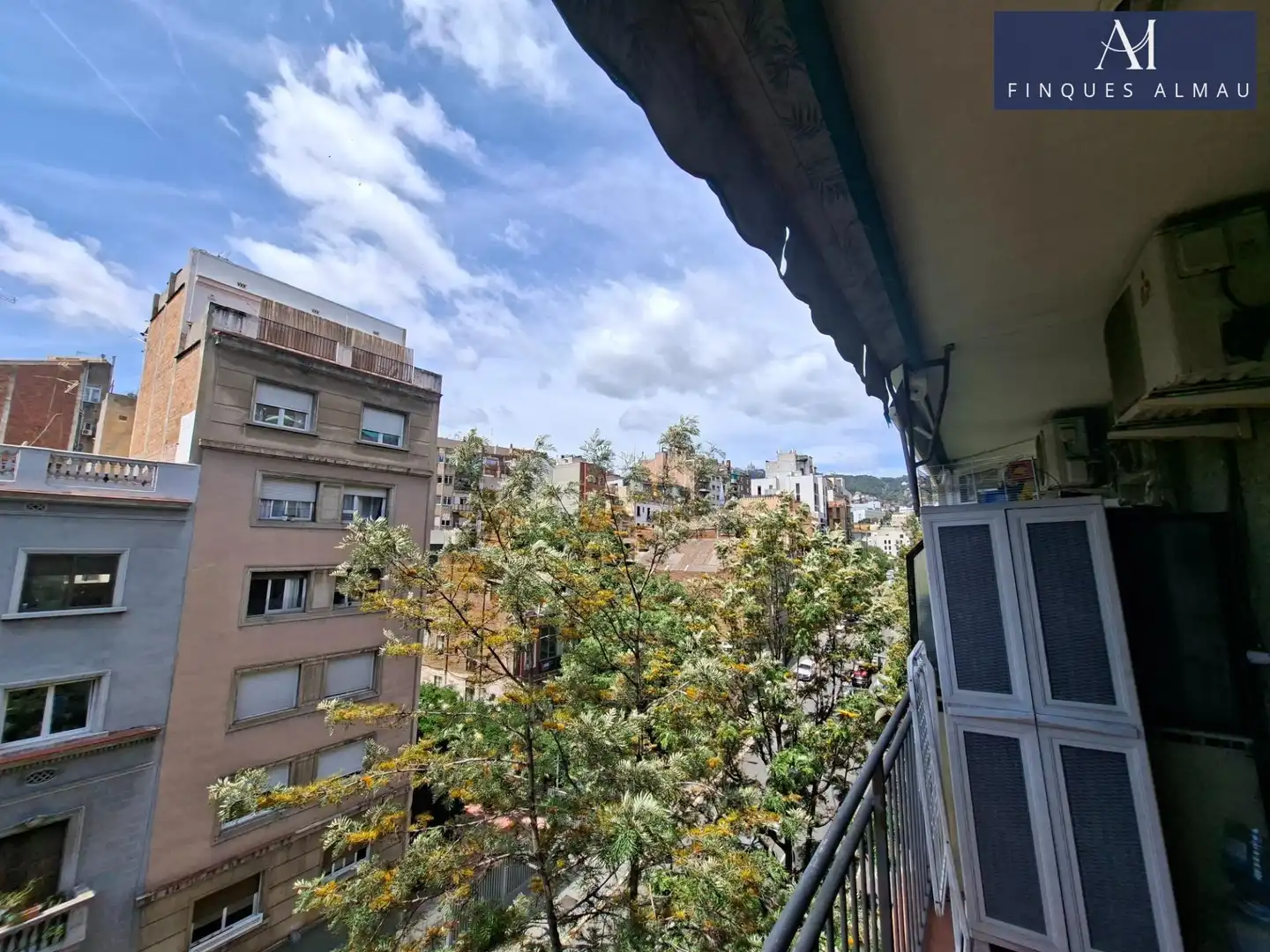 Vista exterior de Piso en venta en Barcelona con Aire acondicionado, Calefacción y Balcón