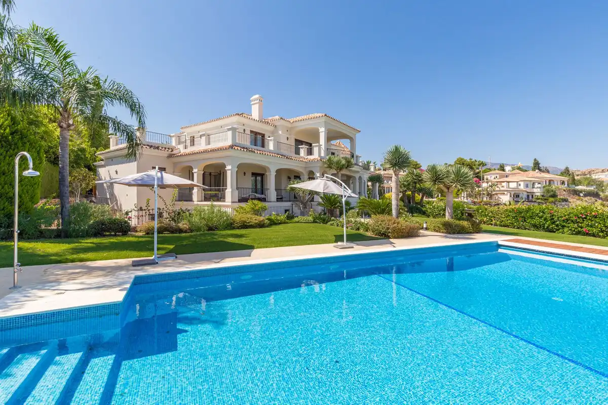Chalet con piscina en venta en Los Flamingos