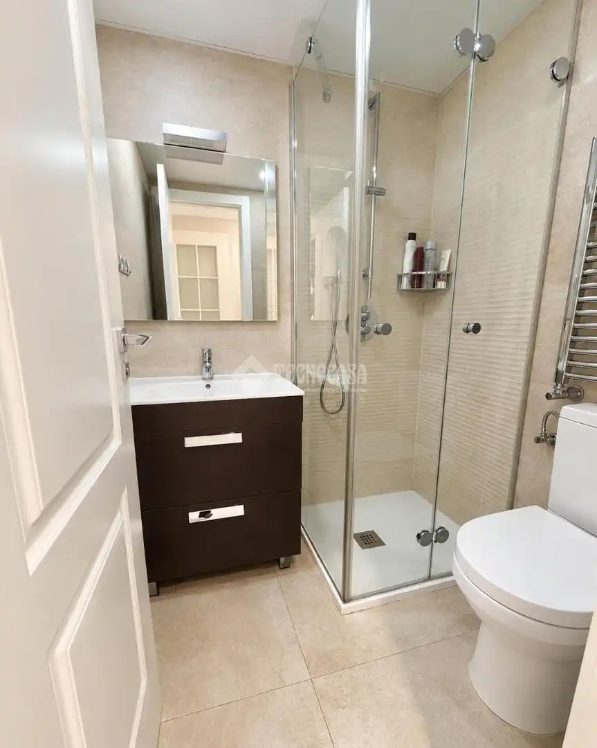 Badezimmer von Wohnung zum Verkauf in Madrid mit Abstellraum