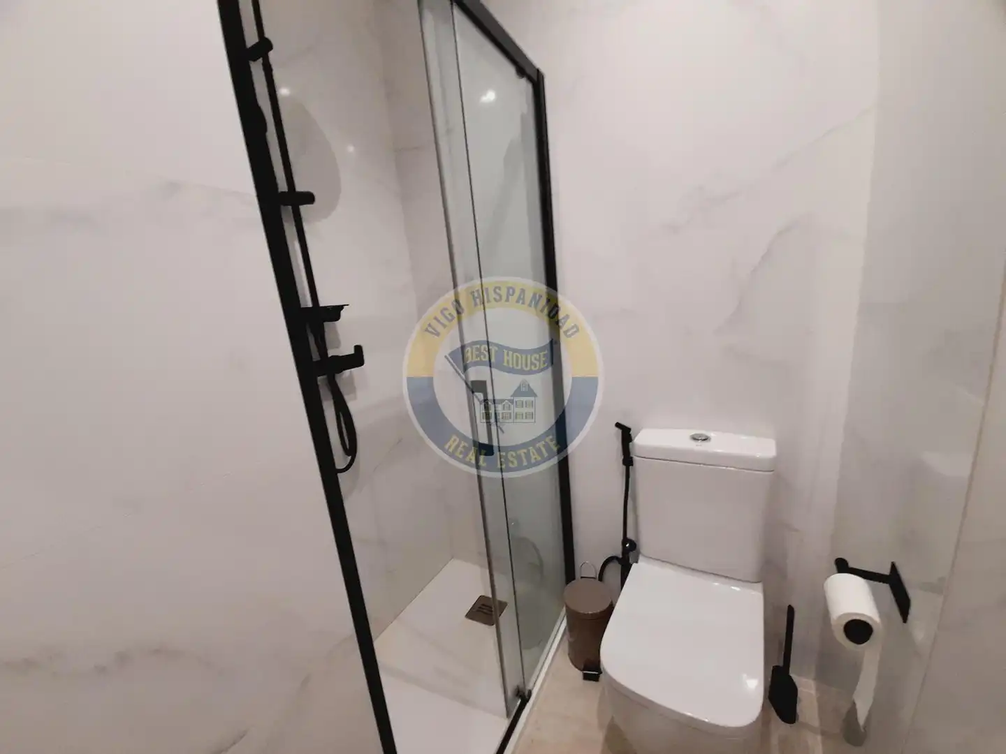 Baño de Piso en venta en Vigo  con Amueblado