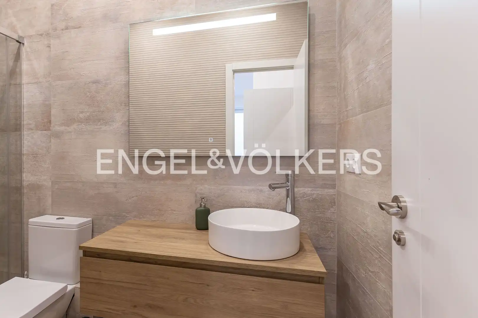 Bathroom of Flat for sale in Madrid  with Air Conditioner, Heating and Balcony