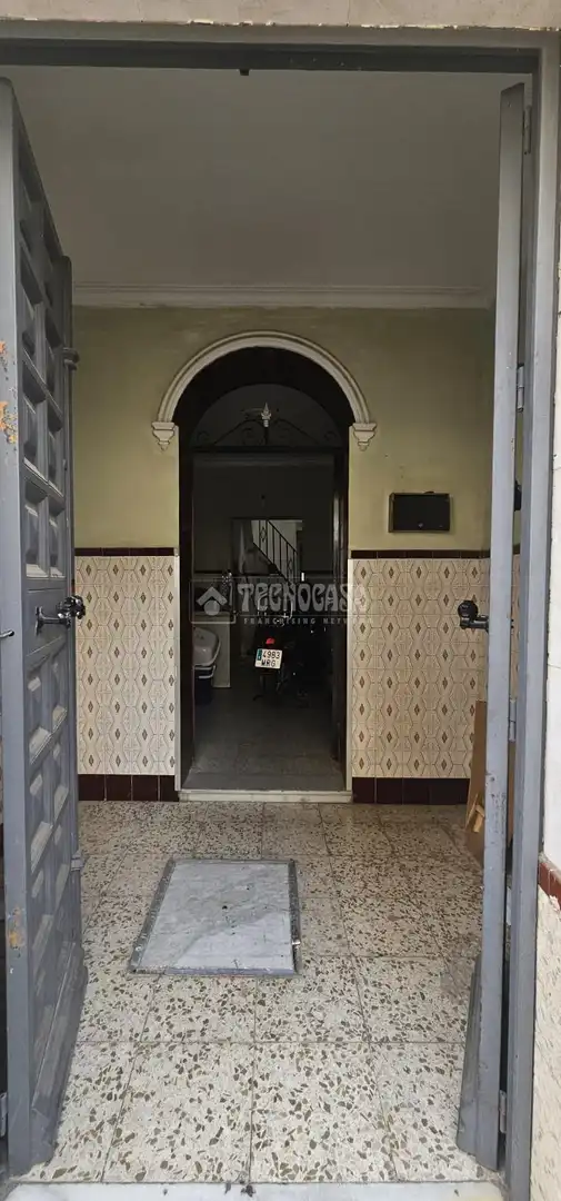 Einfamilien-Reihenhaus zum Verkauf in Sevilla mit Terrasse und Balkon