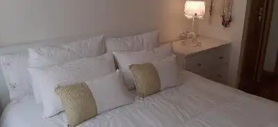 Schlafzimmer von Wohnungen zur Miete in Gozón mit Heizung
