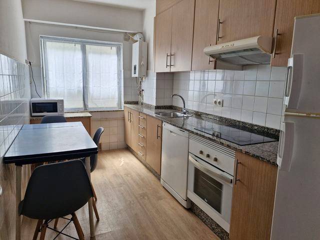 Piso en Alquiler en Rúa de San Pedro de Mezonzo, 26 en Ensanche - Sar