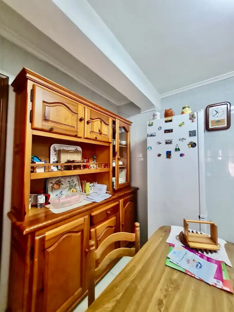 Cuina de Pis en venda en Gijón  amb Calefacció, Parquet i Moblat