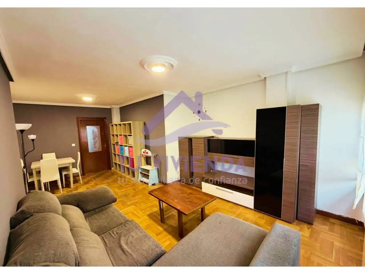Sala de estar de Piso en venta en Saldaña con Calefacción, Parquet y Amueblado