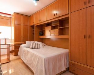 Dormitori de Apartament per a compartir en L'Hospitalet de Llobregat amb Calefacció, Forn i Microones