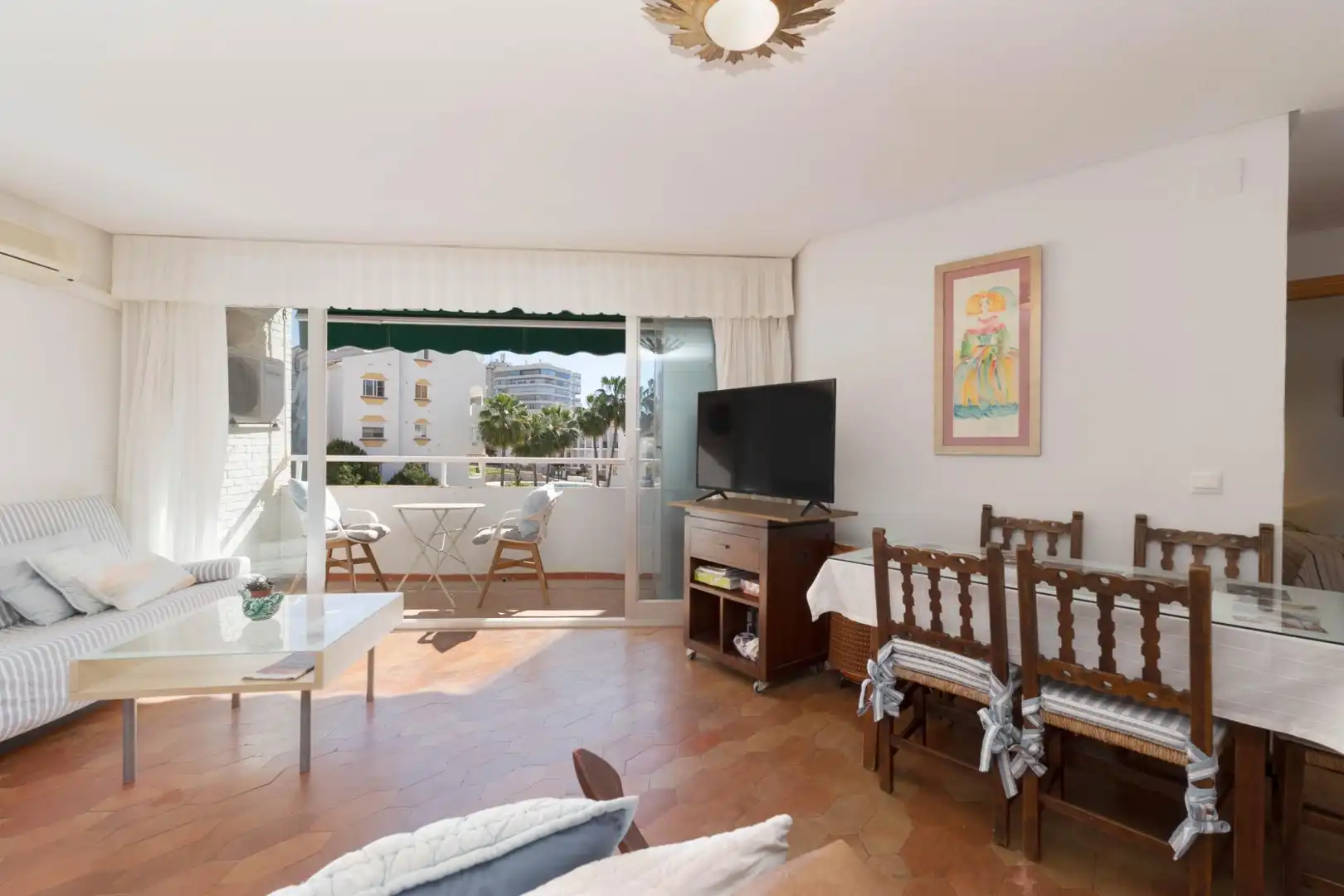 Sala de estar de Apartamento en venta en Fuengirola con Aire acondicionado, Terraza y Amueblado