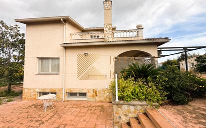 Vista exterior de Casa o xalet en venda en Sils amb Calefacció, Jardí privat i Terrassa