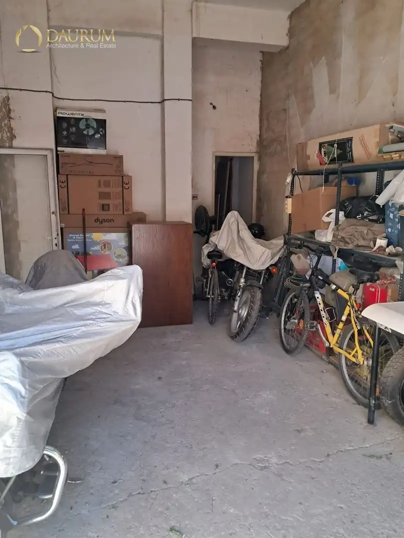 Parkplatz von Fabrikhallen zum Verkauf in Valencia