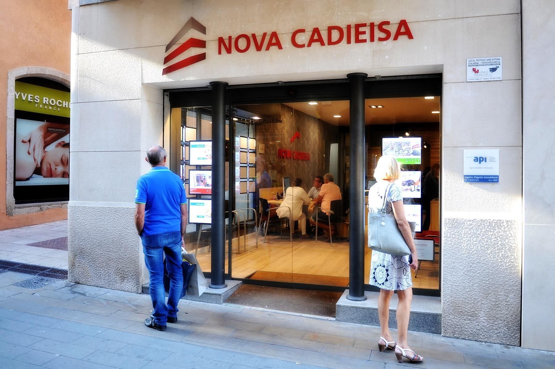 Vista exterior de Local de lloguer en Figueres amb Aire condicionat i Moblat