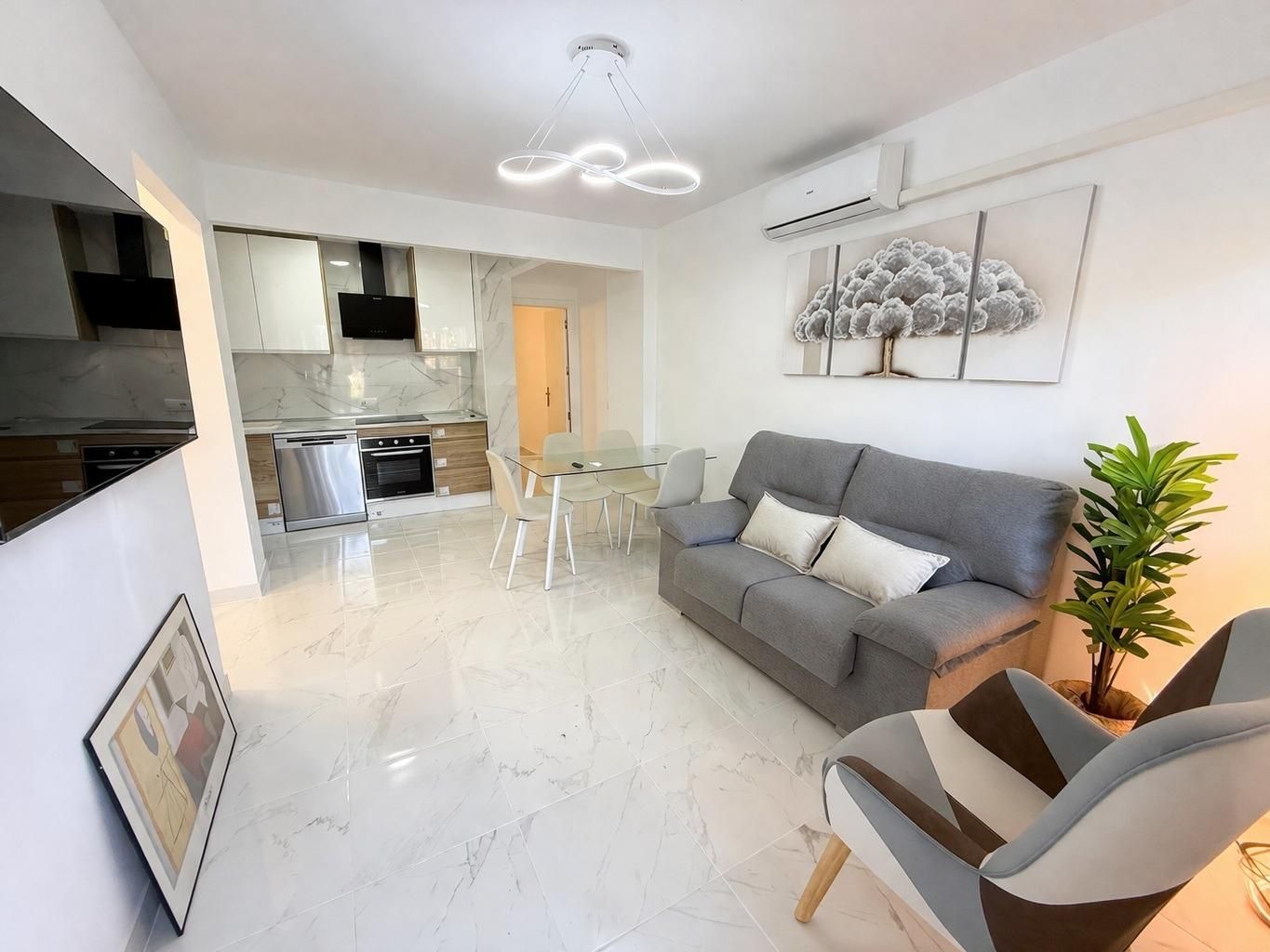 Sala de estar de Planta baja en venta en Torrevieja con Aire acondicionado, Terraza y Piscina