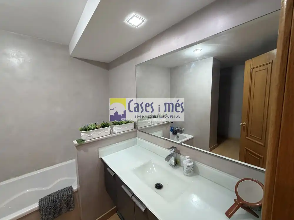 Baño de Piso en venta en La Pobla de Farnals con Balcón y Piscina comunitaria