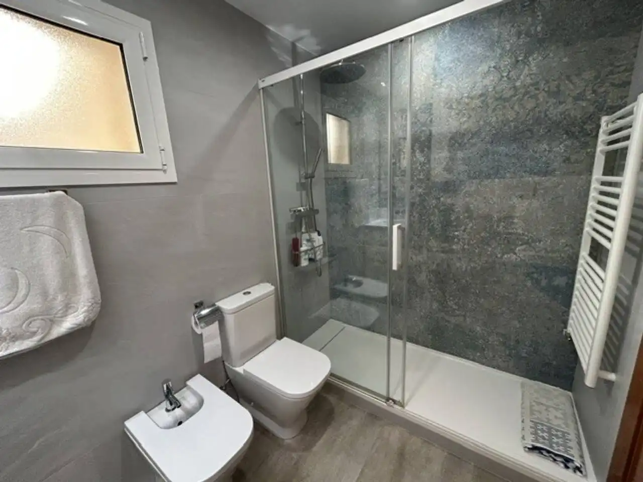 Bathroom of Flat for sale in Terrassa  with Air Conditioner, Heating and Terrace