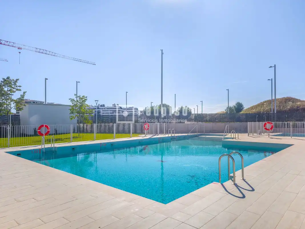 Piscina de Piso en venta en Madrid con Aire acondicionado, Calefacción y Jardín privado