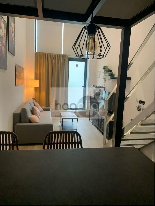 Sala d'estar de Estudi de lloguer en  Sevilla Capital amb Aire condicionat, Calefacció i Moblat