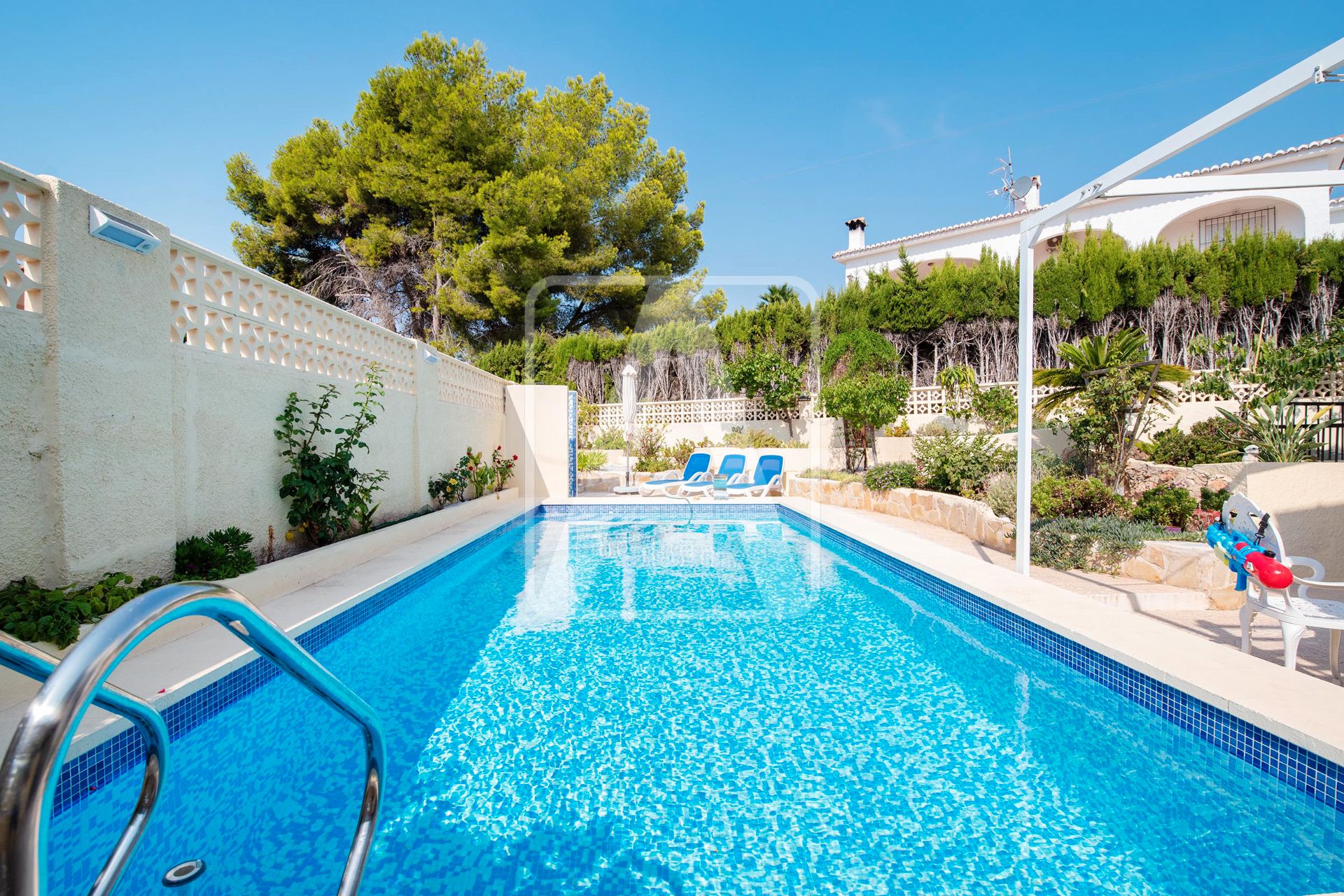 Piscina de Casa o xalet en venda en Calpe / Calp amb Aire condicionat, Calefacció i Jardí privat