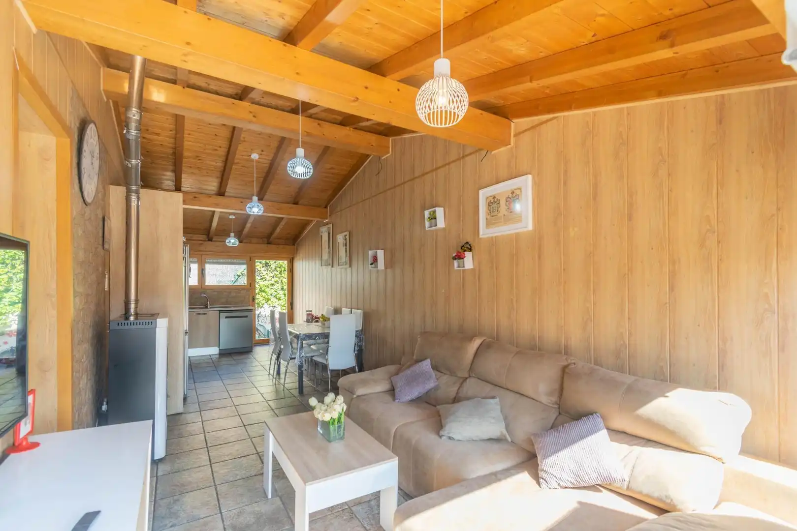 Sala d'estar de Casa adosada en venda en Beriáin amb Calefacció, Jardí privat i Terrassa