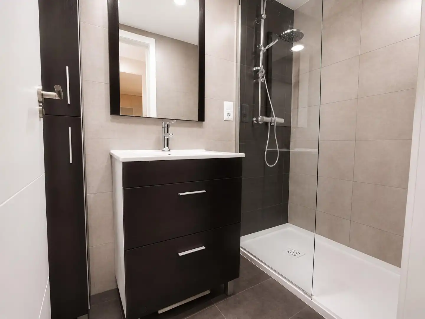 Bathroom of Flat for sale in Valencia  with Air Conditioner and Heating