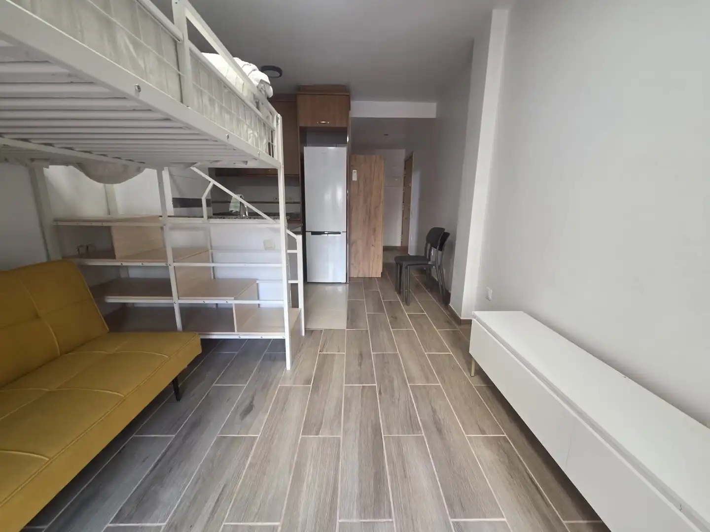 Estudi de lloguer en Lleida amb Terrassa i Moblat