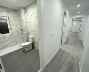 Bathroom of Flat for sale in Salamanca Capital  with Heating and Parquet flooring