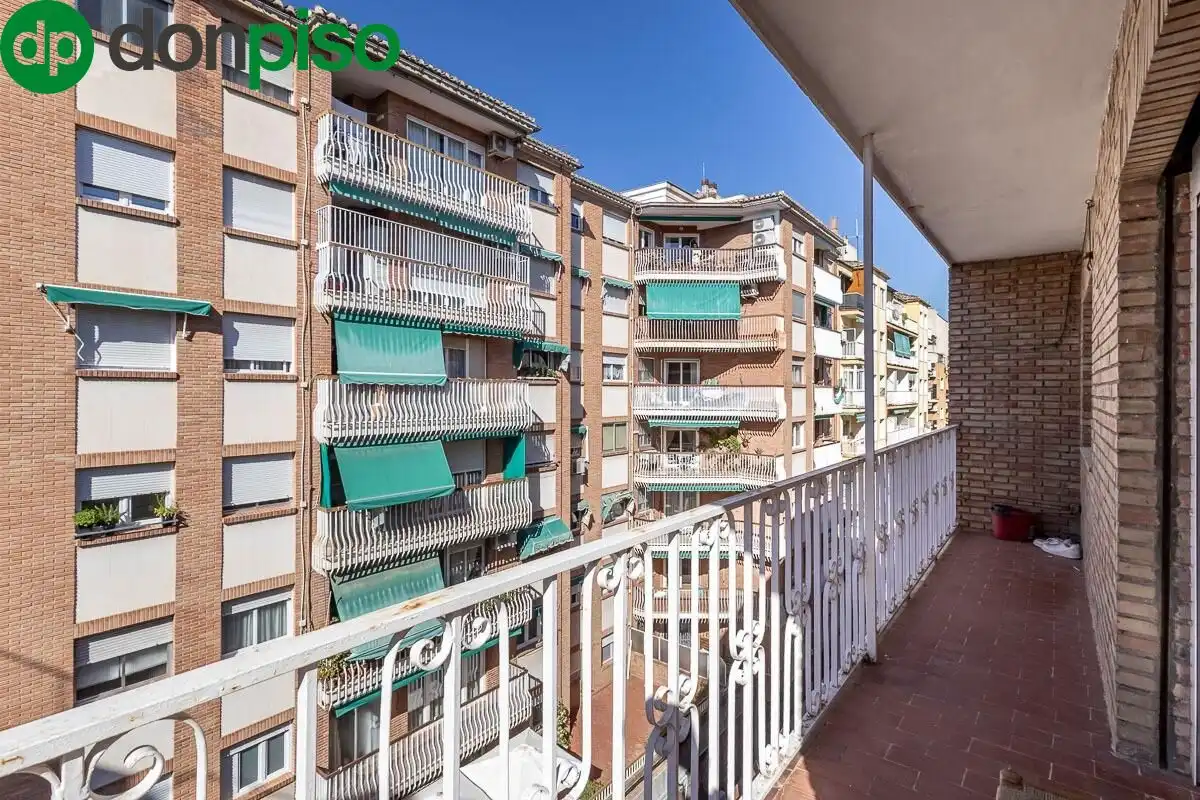 Exterior view of Flat for sale in Granada  with Heating and Balcony