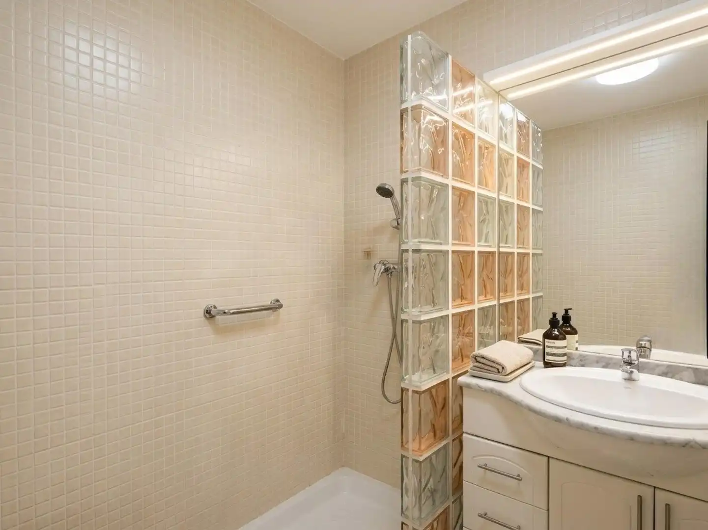 Baño de Piso en venta en Xirivella con Aire acondicionado, Calefacción y Terraza
