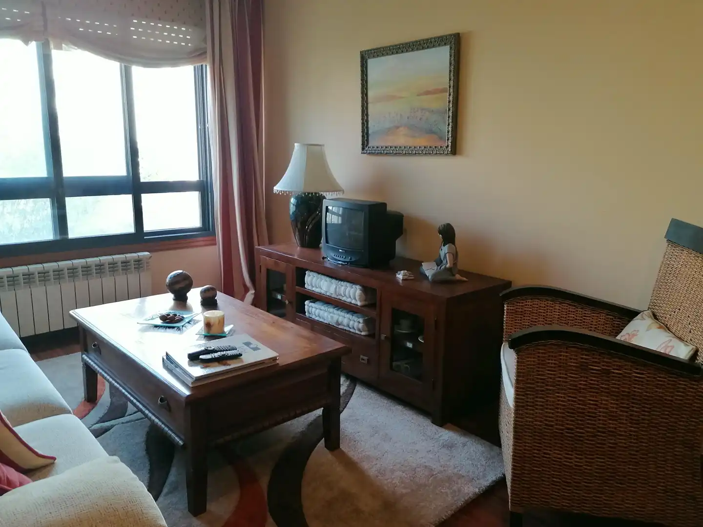 Sala d'estar de Apartament en venda en Vigo  amb Calefacció, Jardí privat i Parquet