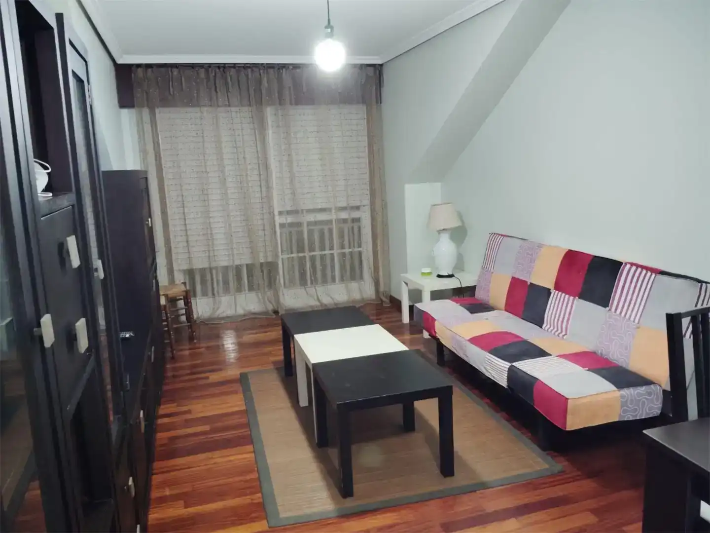 Wohnzimmer von Dachboden zur Miete in Pontevedra Capital  mit Parkett, Abstellraum und Möbliert