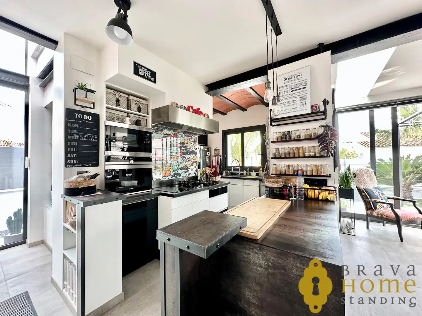 Küche von Haus oder Chalet zum Verkauf in Empuriabrava mit Klimaanlage, Heizung und Privatgarten