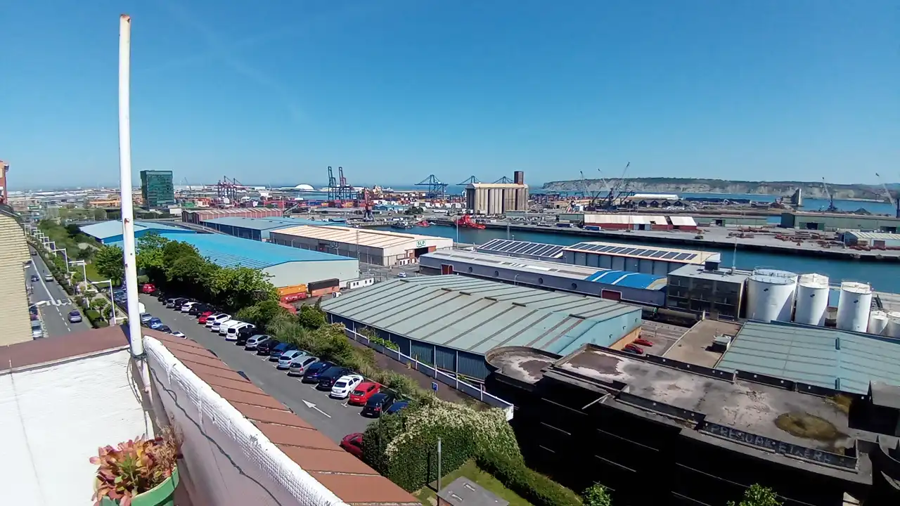 Vista exterior de Piso en venta en Santurtzi  con Calefacción, Terraza y Amueblado