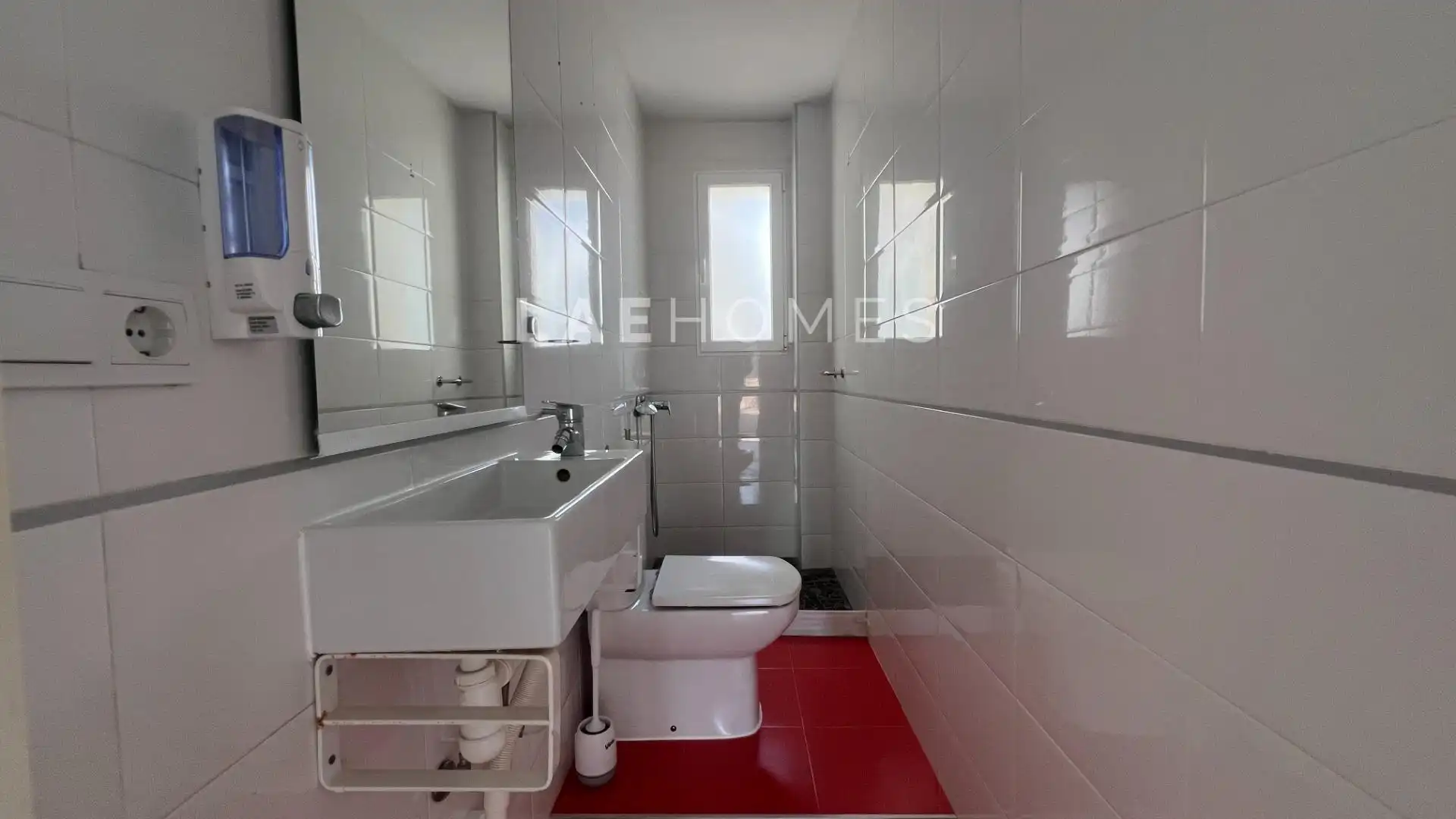 Badezimmer von Dachboden zur Miete in Málaga mit Parkett