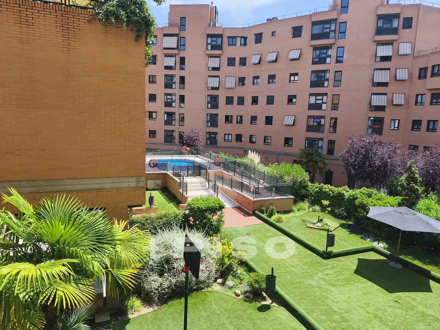 Piscina de Pis en venda en Madrid amb Aire condicionat, Calefacció i Jardí privat