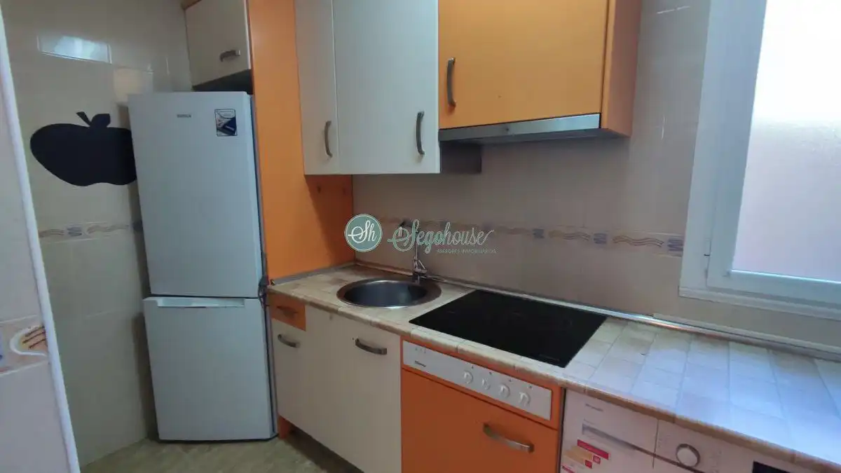 Cocina de Piso en venta en Hontanares de Eresma con Calefacción, Terraza y Amueblado