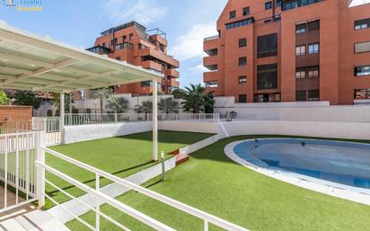 Piscina de Pis en venda en  Granada Capital