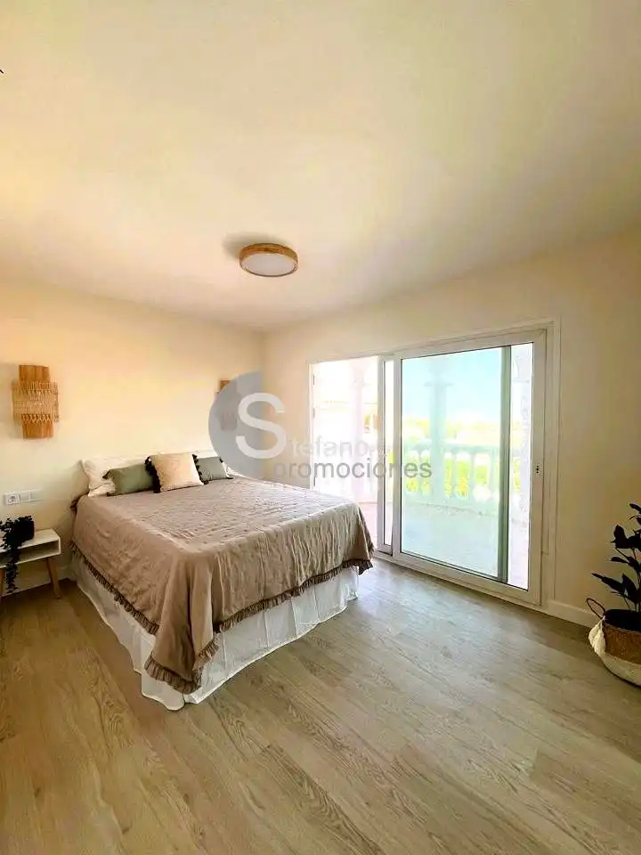 Dormitori de Casa o xalet en venda en Benalmádena amb Aire condicionat, Jardí privat i Terrassa