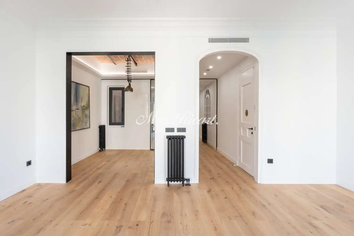 Wohnung zum Verkauf in Barcelona mit Klimaanlage, Heizung und Balkon