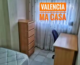 Bedroom of Flat to rent in  Valencia Capital  with Air Conditioner and Balcony